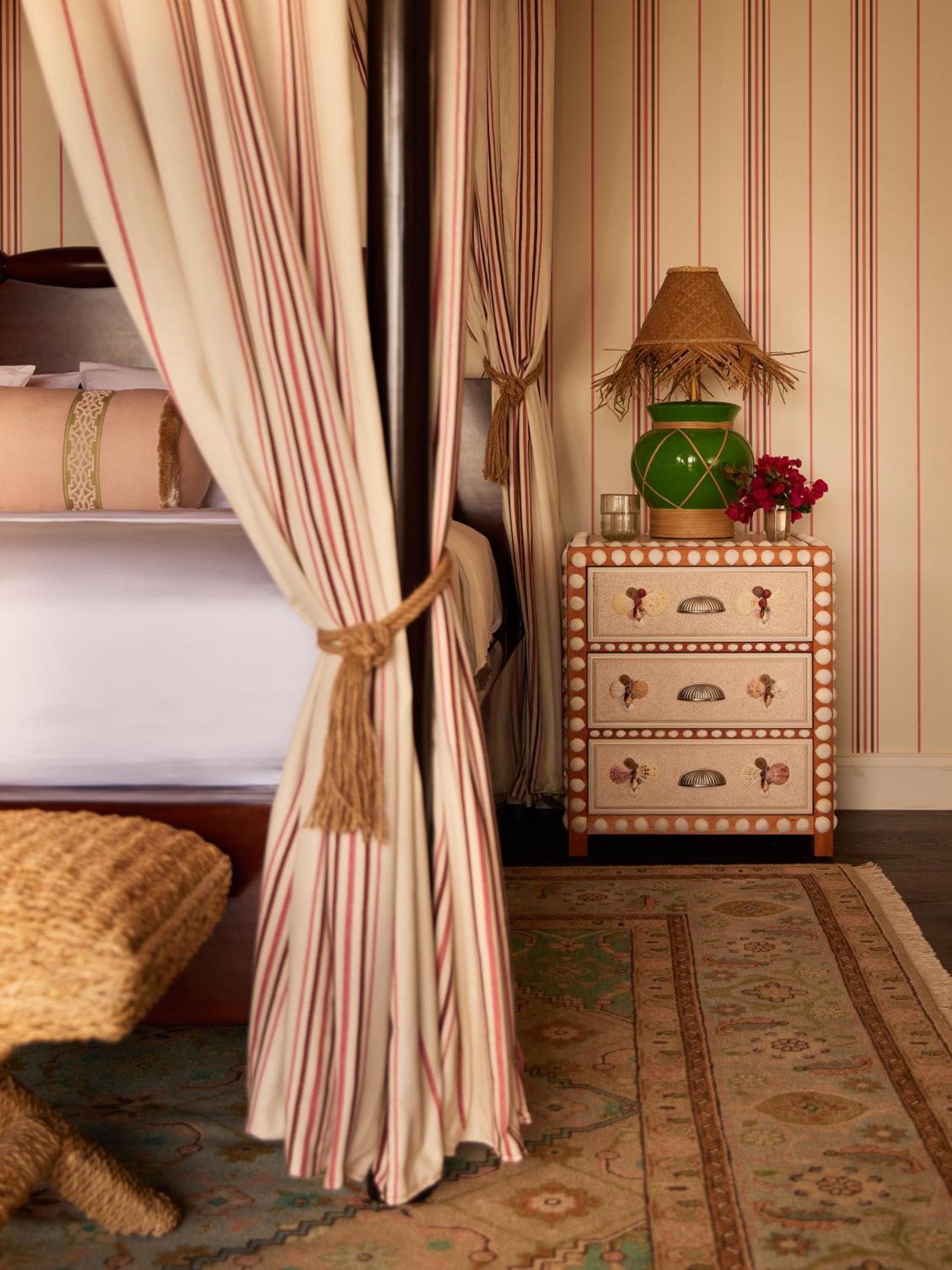 Coral Sands Inn & Cottages Dunmore Town Екстериор снимка