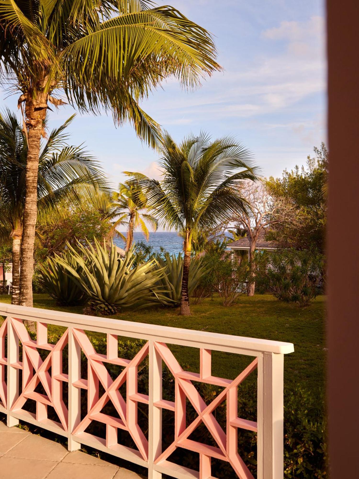 Coral Sands Inn & Cottages Dunmore Town Екстериор снимка